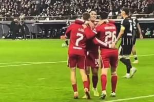 暖心??維爾茨完成利物浦生涯首個助攻后，隊友紛紛獻上擁抱鼓勵