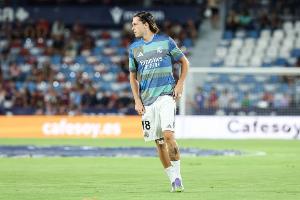 卡雷拉斯本輪對(duì)抗11次全部成功，創(chuàng)造近10個(gè)賽季歐冠后衛(wèi)紀(jì)錄