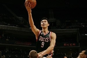 中國球員常規(guī)賽首秀表現(xiàn)如何？易建聯(lián)9分最高 強(qiáng)如姚明首戰(zhàn)0分2犯