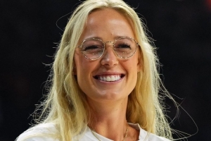 索菲-坎寧安：看到里斯走維密秀后 自己兒時維密夢又被點燃了