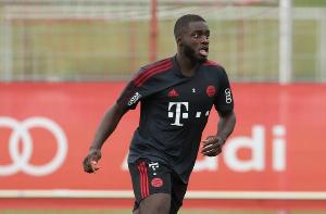 記者：曼聯(lián)欣賞于帕但沒想好找什么類型后衛(wèi)，優(yōu)先補強中場+中鋒