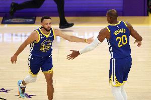 媒體人：勇士比賽水平是爭冠級別 老家伙詮釋著會打球是多么美妙