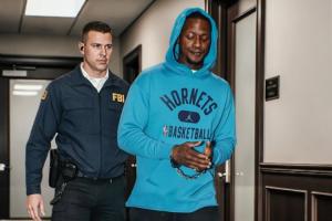 調(diào)查了個寂寞？NBA調(diào)查羅齊爾結(jié)束&宣布清白 今日后者直接被帶走