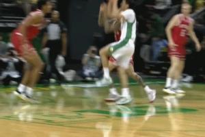 腦后長(zhǎng)眼！林葳頂著兩人防守 腦后no look pass妙傳隊(duì)友德米爾