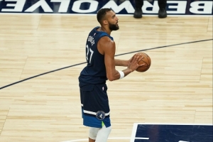 一柱擎天！戈貝爾7投6中砍下14分19籃板2蓋帽 不過(guò)罰球7中2