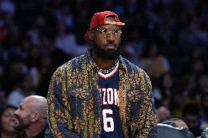 皮爾斯：這應(yīng)該是詹姆斯最后一季 我們可以討論誰是史上最佳了