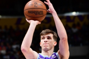 湖記：造犯規(guī)能力是湖人的一大優(yōu)勢 我預計這個趨勢還會延續(xù)下去