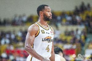 媒體人：弗格的經(jīng)驗(yàn)很關(guān)鍵 他和張鎮(zhèn)麟有默契 能幫著新援融入球隊(duì)