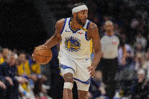 突然爆發(fā)！穆迪第三節(jié)3記三分砍下12分1斷1帽 上半場僅3分