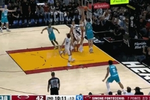 能扣就得扣！黃蜂34號(hào)秀卡爾克布倫納吃餅 隔扣+扣翻豐泰基奧！