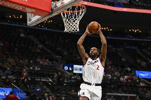 次節(jié)帶隊追分！萊昂納德半場10中4拿下10分3籃板