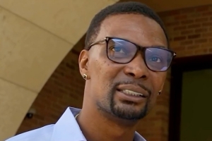 詹姆斯轉(zhuǎn)發(fā)波什街頭采訪：我哥們CB是最好的人之一！