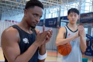 誰家外援提前一個小時到訓(xùn)練場？納托爾正式報到！