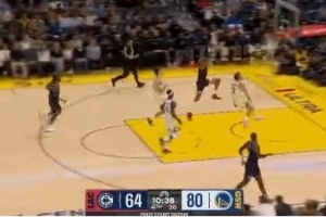 解解氣！保羅搶斷直接反擊找人 科林斯接球雙手滑翔暴扣！