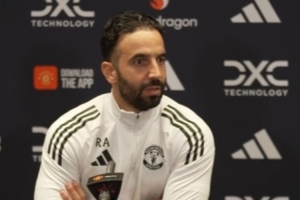 阿莫林：利桑德羅現(xiàn)在還不能上場 會看看阿瑪?shù)潞湍凡顧n效果