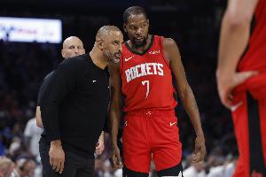 火力充足！杜蘭特半場9中6拿到全隊最高14分外加1板1帽