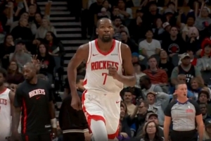 打卡下班咯！亞當斯連續(xù)搶到前場板 杜蘭特三分一擊斃命！