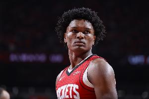 阿門半場出戰(zhàn)18分鐘 7中3拿到7分3前場板4助&出現(xiàn)2失誤