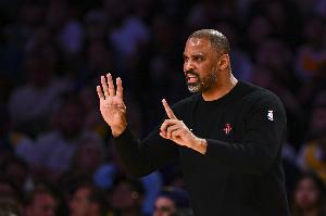 烏度卡：對(duì)手包夾時(shí)申京亞當(dāng)斯會(huì)搶到籃板 投中或搶到進(jìn)攻板&完美