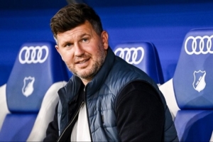 記者：克洛普非?？释麨樗_爾茨堡紅牛引進霍芬海姆總監(jiān)?？藸? >
                                        </div>
                                    </div>
                                                                        <div   id=