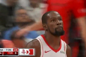 “申杜”配合！申京機敏搶斷 杜蘭特反擊邁開三大步直接上籃！