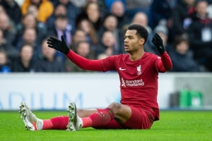 克拉滕伯格談加克波倒地未判點(diǎn)：他是預(yù)判接觸，并主動(dòng)倒地要點(diǎn)球