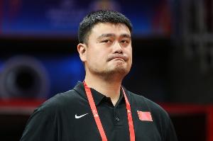 姚明：人到了一定年齡之后發(fā)現(xiàn)一件事 就是要學(xué)會(huì)做減法