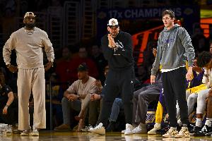 里夫斯：希望隊(duì)友們都快點(diǎn)復(fù)出 盧卡快點(diǎn) 勒布朗也快點(diǎn)