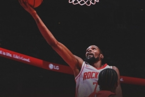 兩連勝！火箭官方分享贏球海報 杜蘭特輕舒長臂上籃入鏡