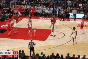 申京走神了！馬穆低位背打謝潑德 巴恩斯溜底線空切暴扣！