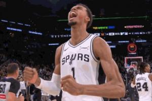 他太開心了！文班率隊(duì)創(chuàng)造隊(duì)史最佳開局&振臂怒吼歡呼！