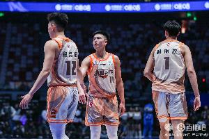 媒體人：CBA壓縮單節(jié)時(shí)間 本土一些球員上場(chǎng)時(shí)間更少 危機(jī)感更重