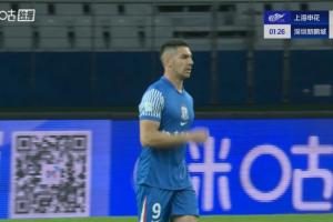 夢(mèng)幻開局！安德烈-路易斯開場(chǎng)2分鐘甩頭破門，申花1-0領(lǐng)先新鵬城