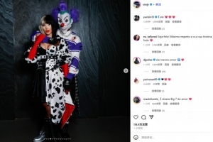 維尼修斯社媒曬和女友的萬圣節(jié)裝束，自己戴上外太空殺人小丑頭套