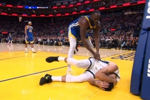 追夢(mèng)怒噴阿爾達(dá)馬：你個(gè)軟蛋！小丑！你只會(huì)躺地上打滾像死了一樣