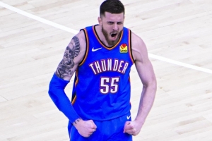 哈滕：仍在適應(yīng)新投籃對(duì)抗規(guī)則 裁判只是在履行他們的職責(zé)