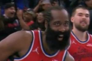 難繃！小卡絕殺后單手指天冷酷慶祝??哈登銷魂表情湊了過來