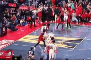 穩(wěn)準(zhǔn)狠！卡馬拉身后下手按住約基奇球&雙方爭球