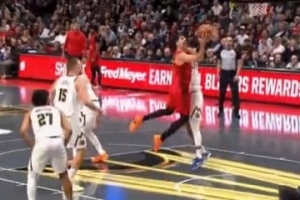 維持懸念！阿夫迪亞單打卡梅隆-約翰遜 轉(zhuǎn)身強硬上籃打成2+1！