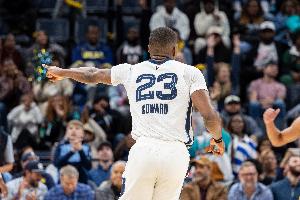 11號(hào)新秀給力！科沃德開季場(chǎng)均15.5分5籃板 三分命中率52.4%