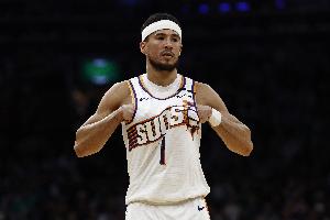 格雷森-阿倫：布克每次進攻都會被包夾 他不強行出手仍能每場30+