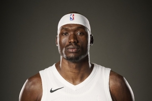 楊?。核蛊绽厝滩涣死锼沽?一個(gè)5號(hào)位怎么比小陣容防得還難受