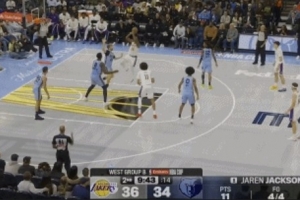 繡個花！斯瑪特背打轉(zhuǎn)身后仰果斷出手 成功打了個2+1