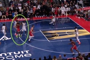 3+1！哈登三分命中同時(shí)造成米西一級(jí)惡意 打成3+1后快船還有球權(quán)