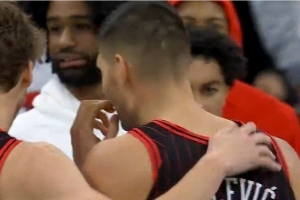 這純純團隊配合！公牛全隊各種耐心傳導(dǎo) 最終許爾特找吉迪上空籃