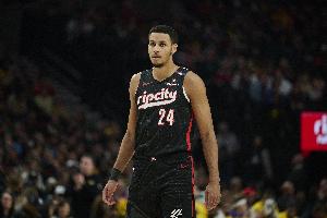 開拓者穆雷關(guān)鍵上籃沒進！楊?。涸趺捶竿俚腻e誤？被筐蓋了