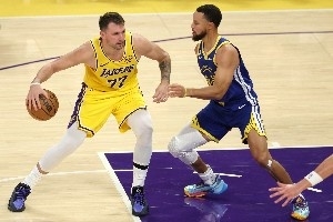 對手萬圣夜的魔鬼？077一戰(zhàn)進前5 羅斯50分重返巔峰 庫里53分領跑