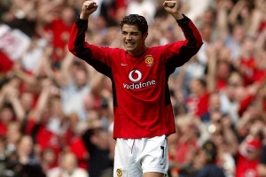 傳奇開始的地方！2003年的今天C羅斬獲曼聯(lián)生涯處子球