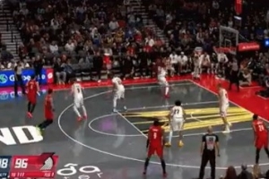 白熱化！朱-霍勒迪底角三分命中 開拓者反超1分