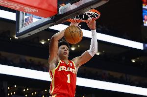 身手全能！杰倫-約翰遜半場(chǎng)10中6貢獻(xiàn)12分5板3助1斷